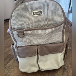 It’s Riyzy backpackk diaper bag